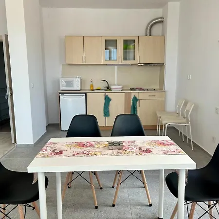 Sunny Escape Your Beachside Home Apartment