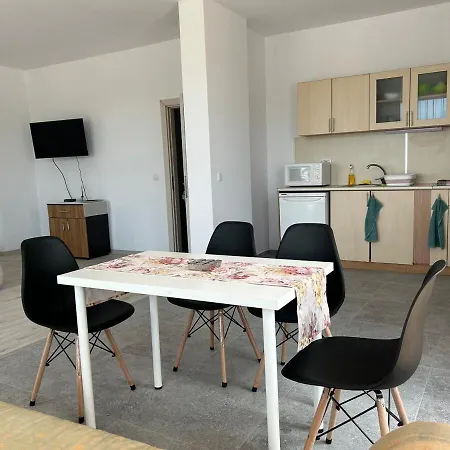Sunny Escape Your Beachside Home * Sunny Beach