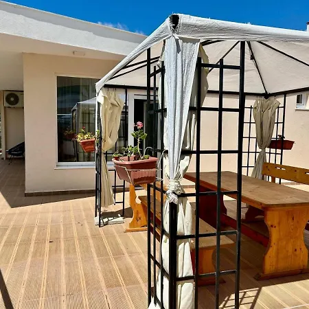 Sunny Escape Your Beachside Home Apartment