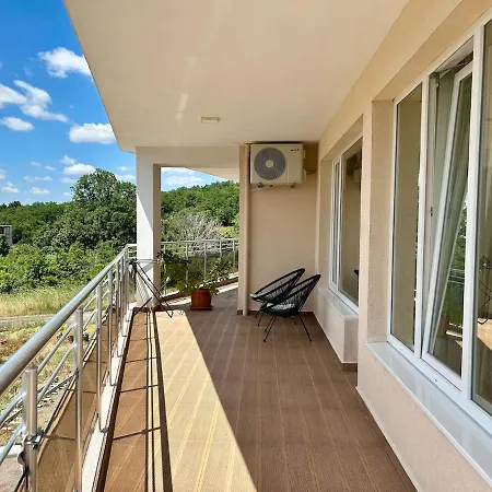 Sunny Escape Your Beachside Home Apartment *