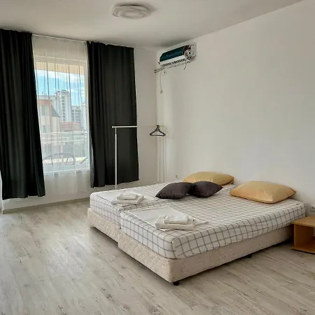 Sunny Escape Your Beachside Home Apartment *